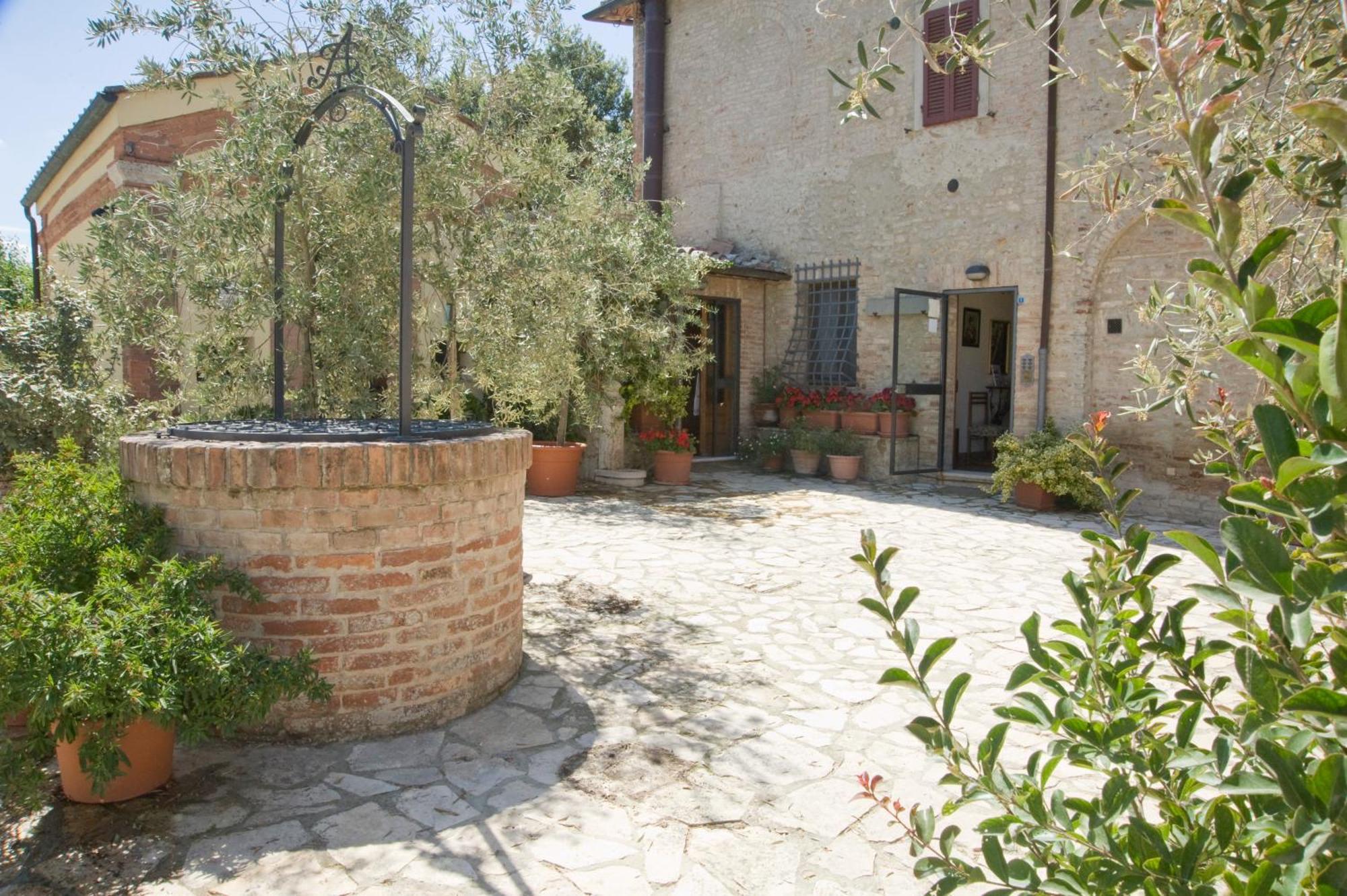 B&B Il Pettirosso Di Сиена Екстериор снимка