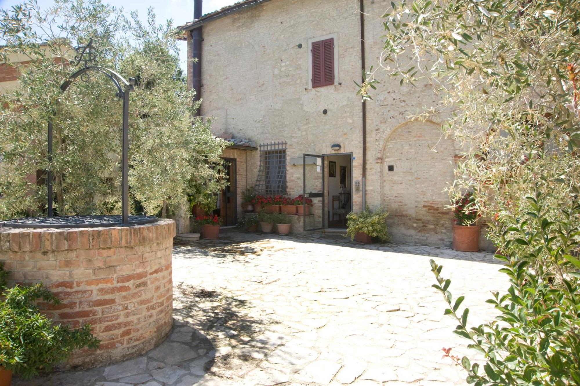 B&B Il Pettirosso Di Сиена Екстериор снимка